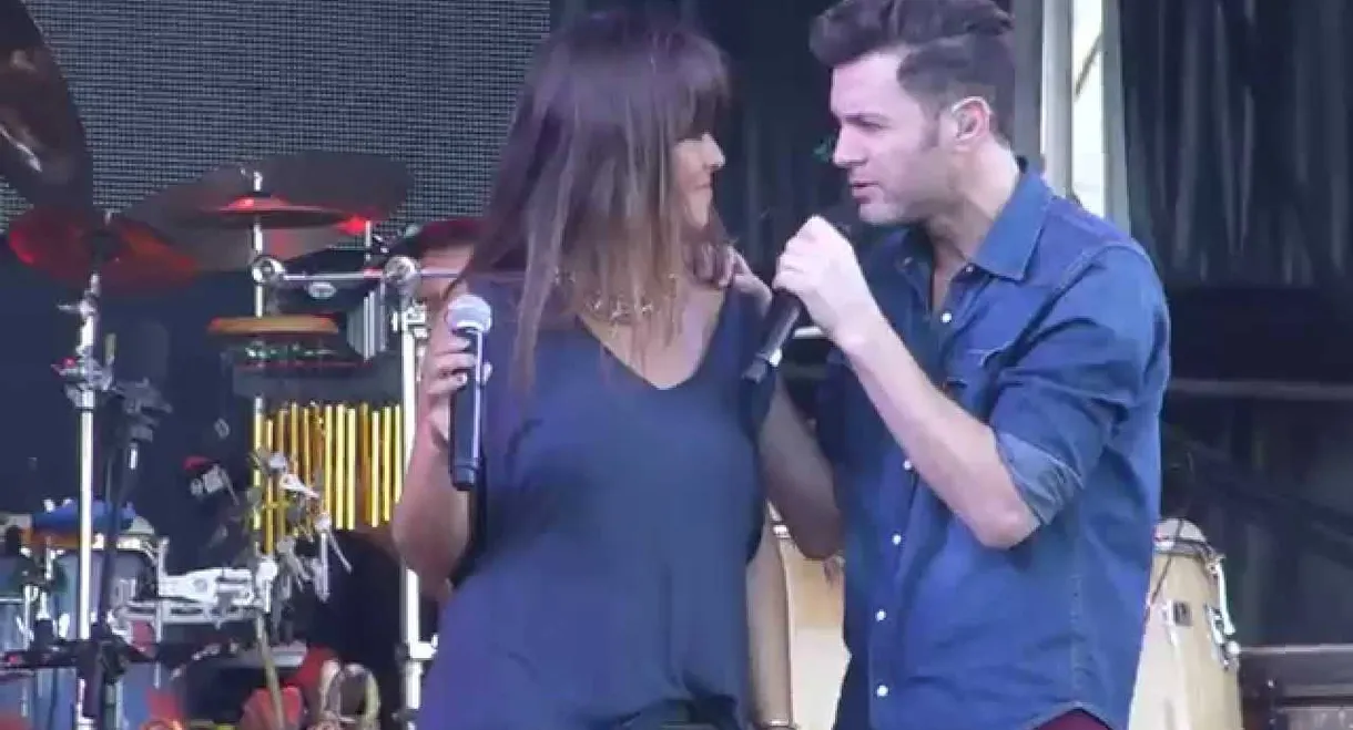 Vanesa Martin Y Axel