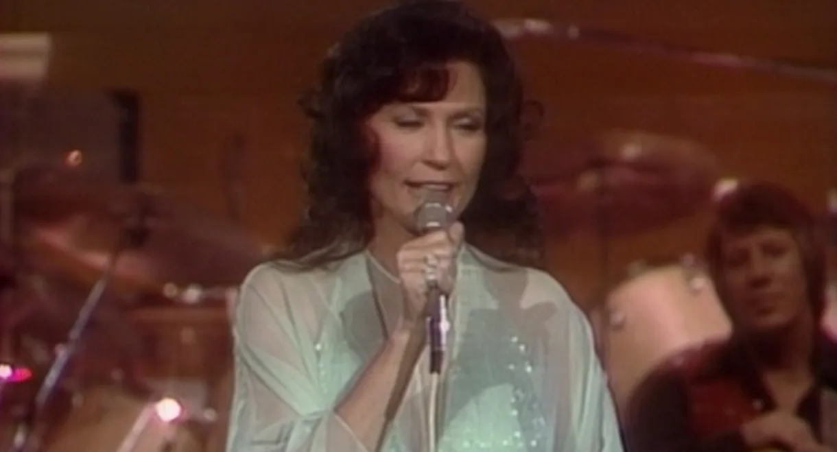 Loretta Lynn - You're Looking at Country