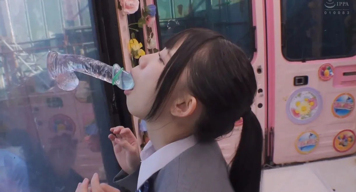 一般男女モニタリングAV×マジックミラー便コラボ企画 彼氏の目の前で路上NTR！女子○校生が初めての「お口だけでコンドーム装着」に挑戦！ノーハンドでデカチンを咥えたうぶなオマ○コは恥じらいながらもびしょ濡れ！彼氏の目の前で寝取って最後はゴムを外して生中出し！