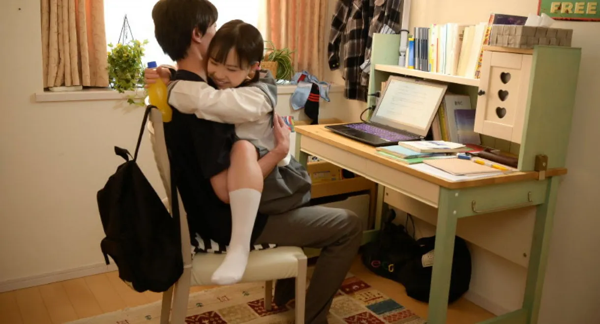 HMN-221 Even when mom and dad are close by, this slutty lolita step-sister borrows her big brother's shirt and has sex with him, making him cum inside her many times