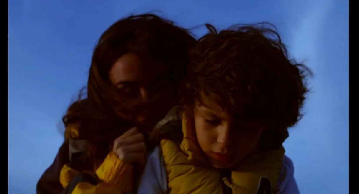 Una mujer frente al mar