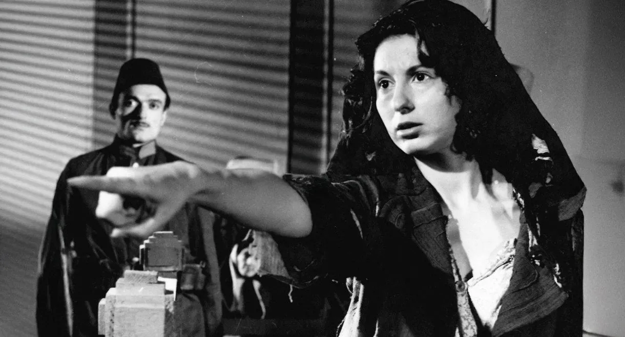 İki Süngü Arasında