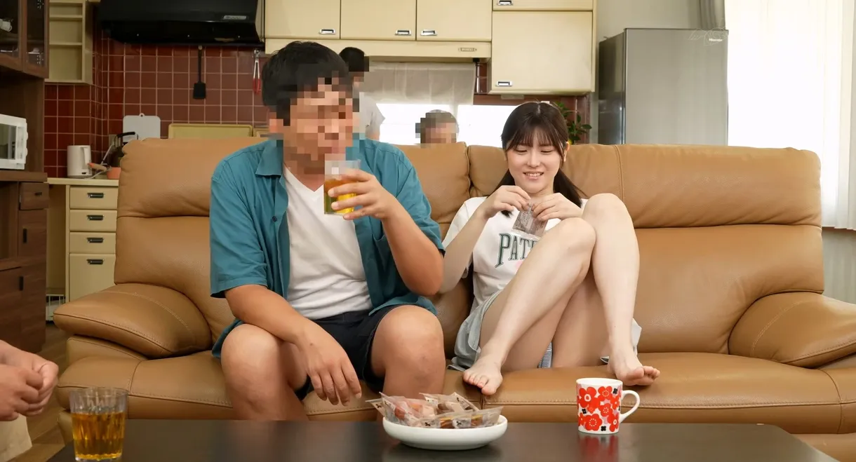 帰省中に居間でも風呂でもず～っと乳首をいじられ続け我慢できずに中出ししてしまった