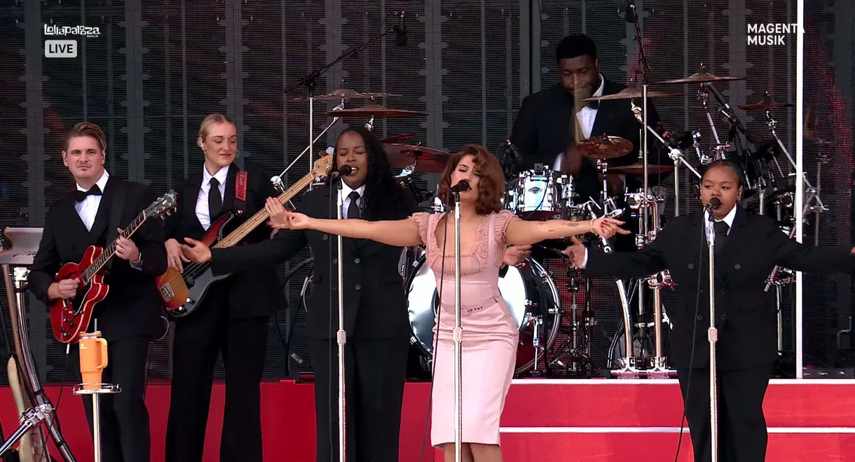 RAYE: Live at Lollapalooza Berlin