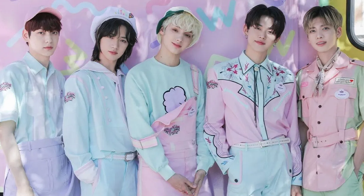 TOMORROW X TOGETHER 2022 SEASON'S GREETINGS