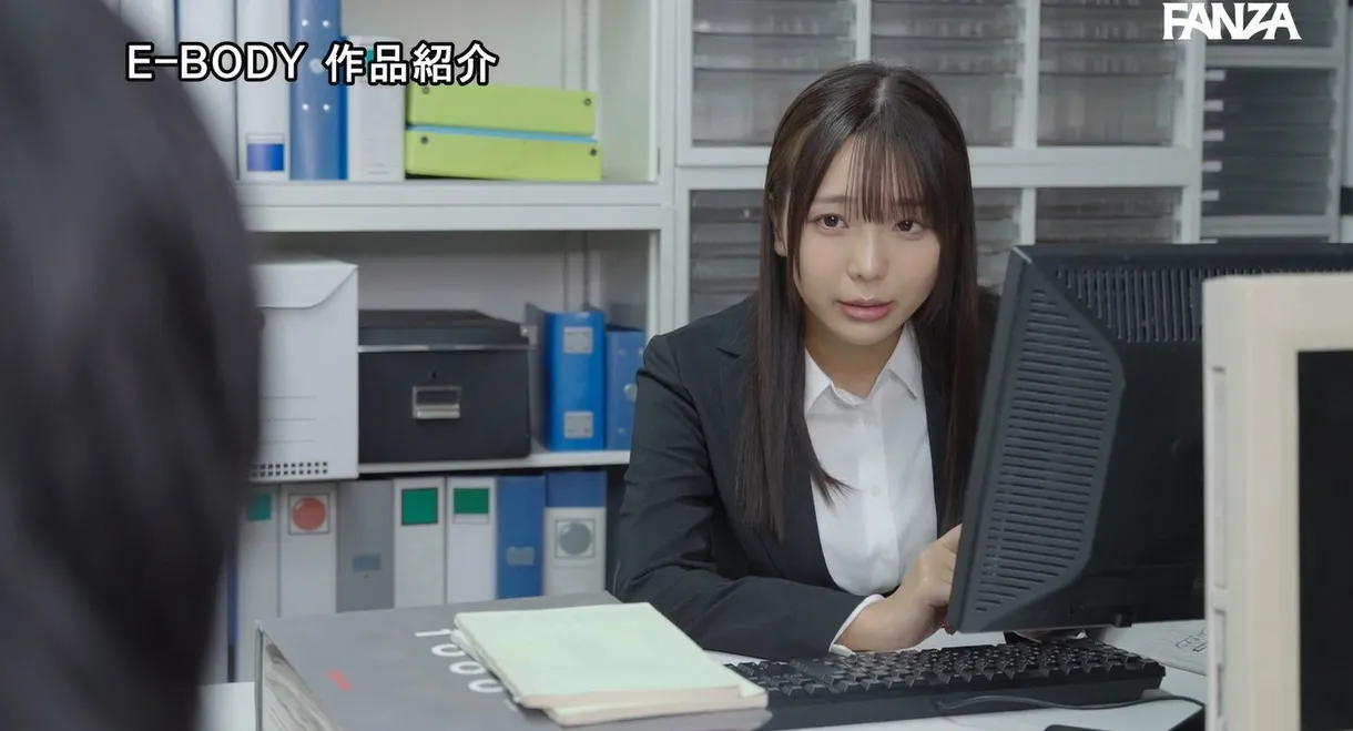 残業中に大雨で帰れなくなり世話焼きな同僚宅に泊まることに… 濡れた美巨乳と無防備なパジャマ姿に興奮した僕は嫁がいるのに朝まで何度も不倫中出し