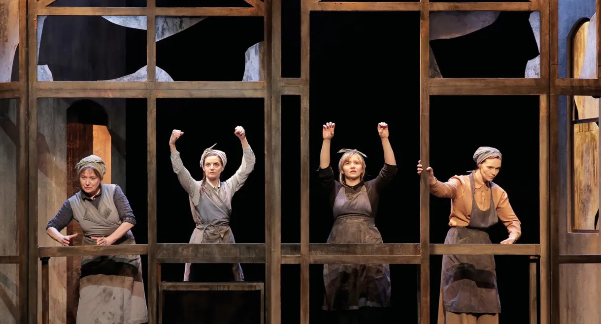 Les Filles Aux Mains Jaunes