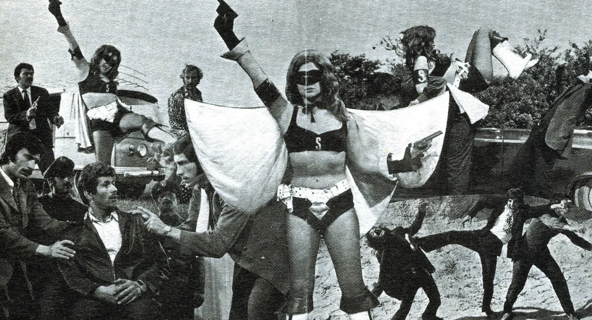 Süper Kadın Dehşet Saçıyor