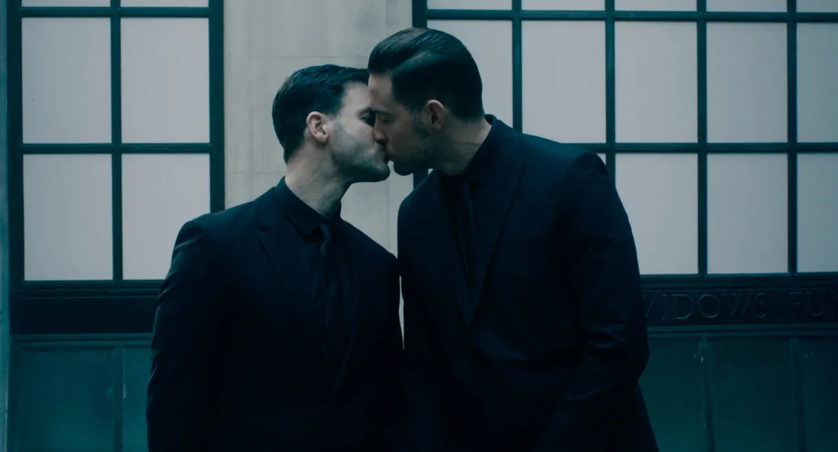 The Suit Weareth the Man