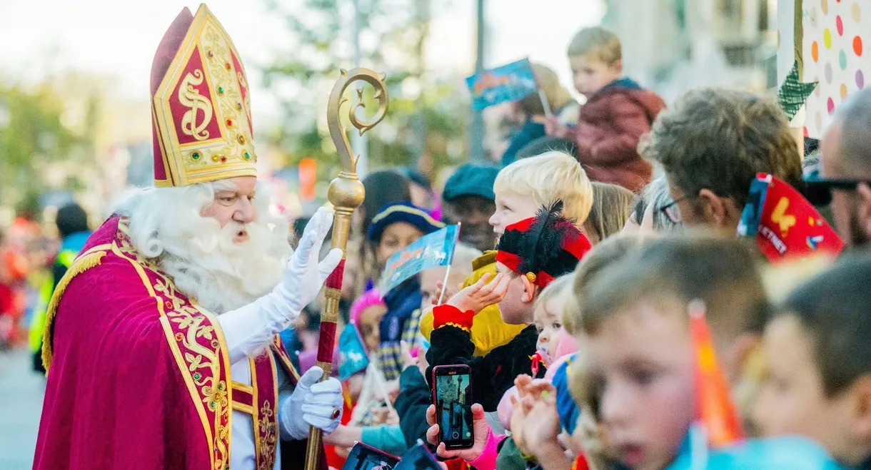 Hij komt, hij komt, ... intrede van de Sint
