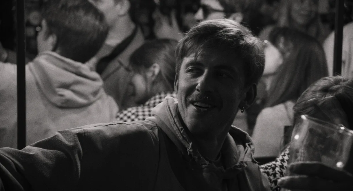 Scenes of Friendly Ties