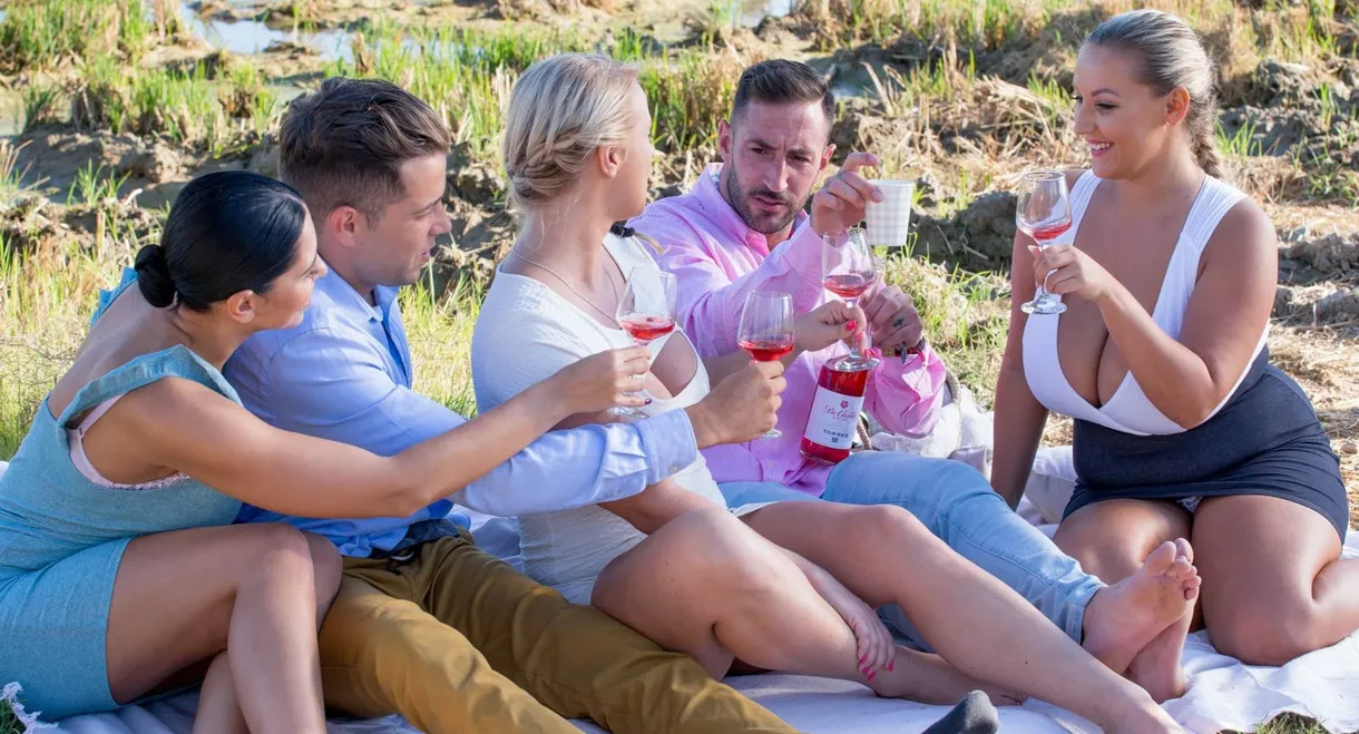 Curvy Chicks on Cycles