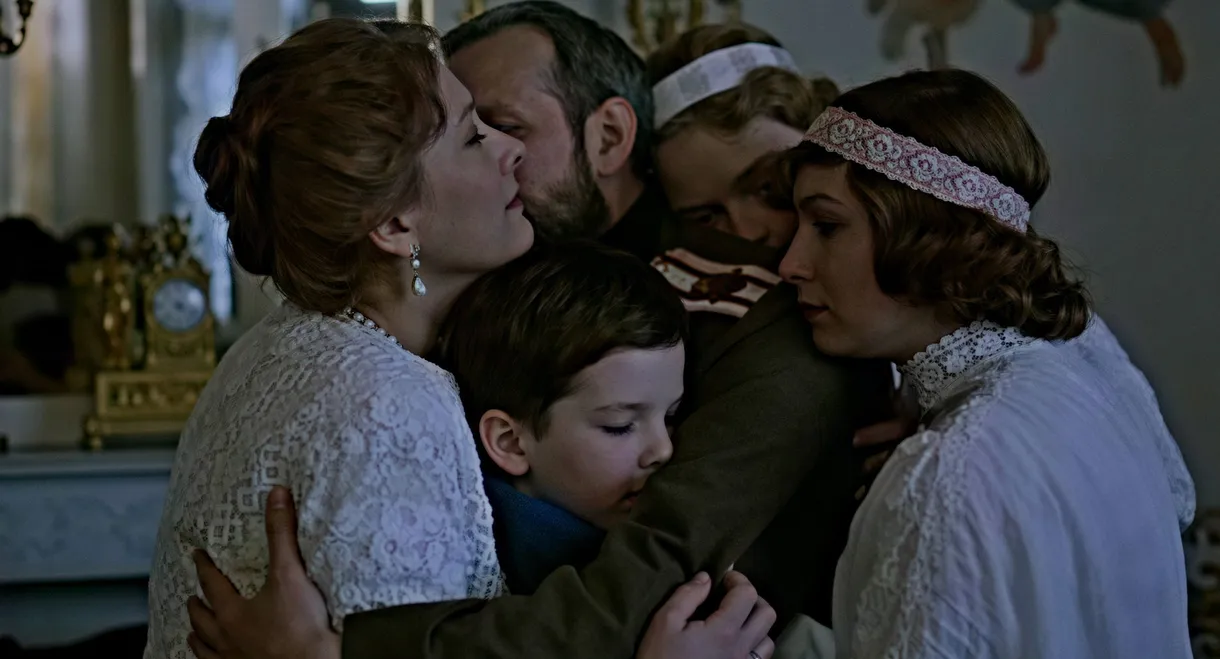 The Romanovs: A Crowned Family