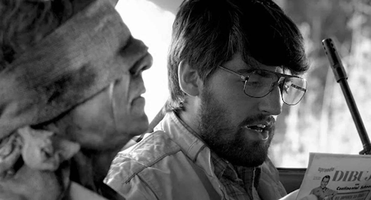 Héctor Oesterheld comparte un choripán con sus verdugos