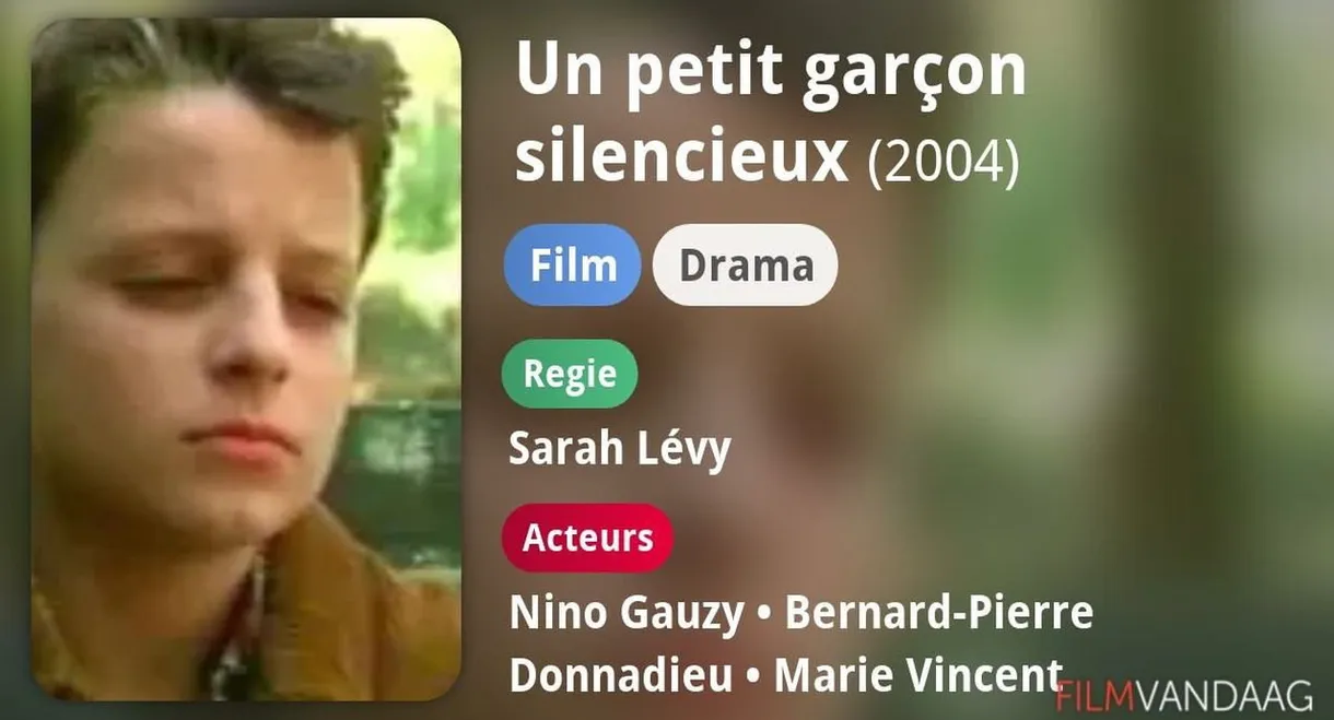 Un petit garçon silencieux
