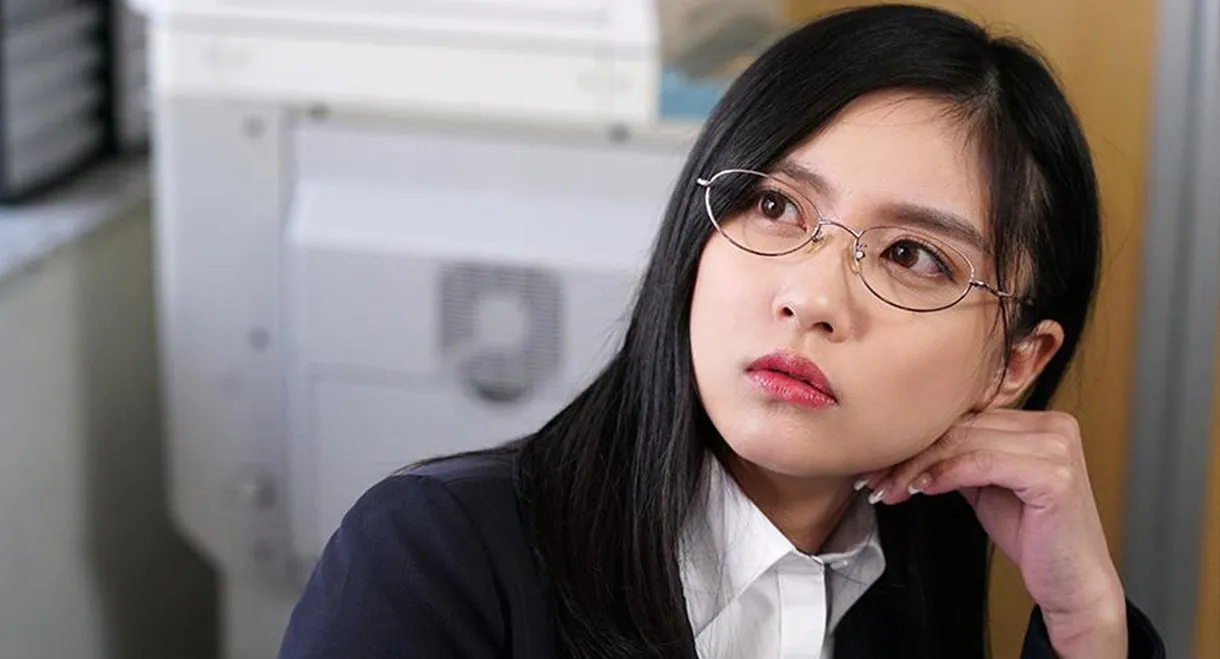 Commit while being stared at by a cheeky female boss! Natsu Igarashi