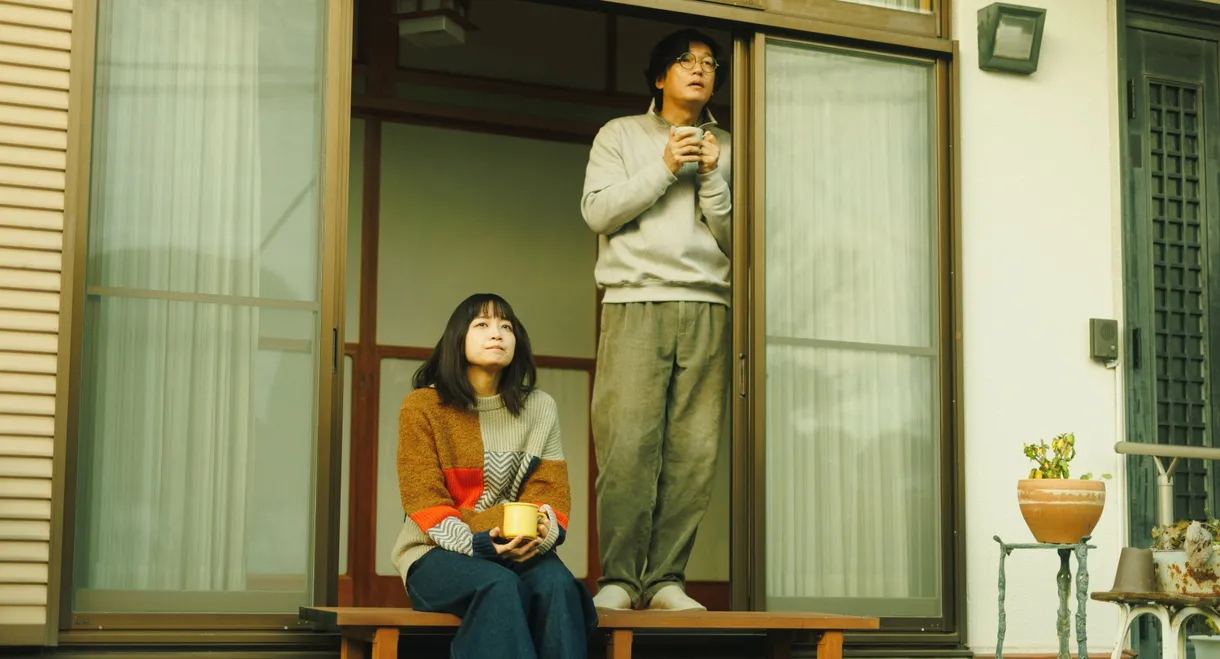 The Ex-idol, Stuck in Life, Decided to Live with a Complete Stranger