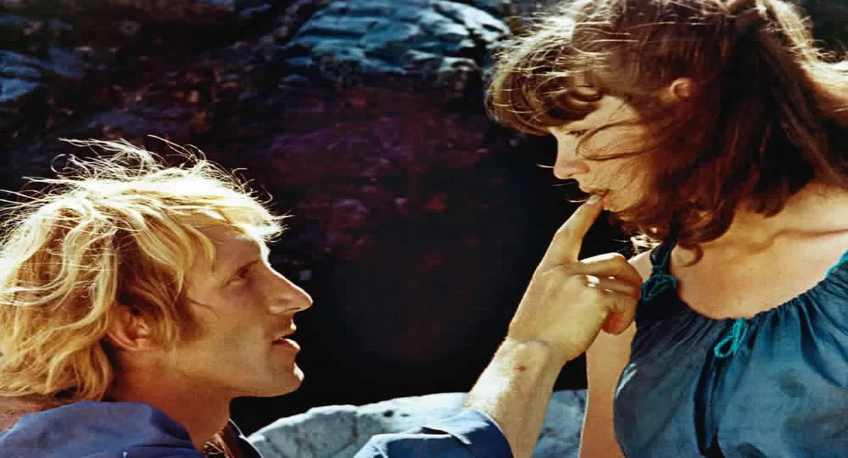 Au long de rivière Fango