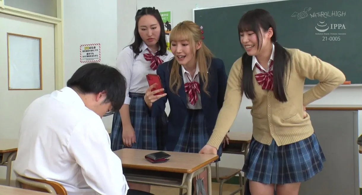 自分をいじめていた女子グループを順番にアナル即ハメして3人並べて復讐肛門開発してやった!