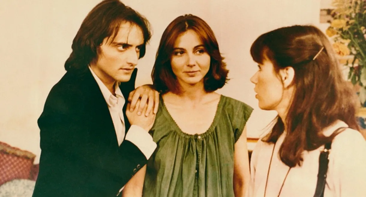 La fille de Prague avec un sac très lourd