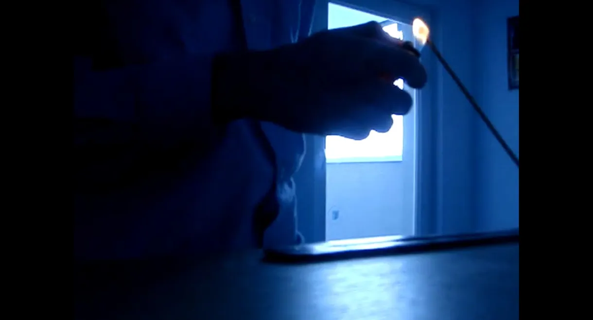 une lueur d'encens végétal illumine la gueule de jim