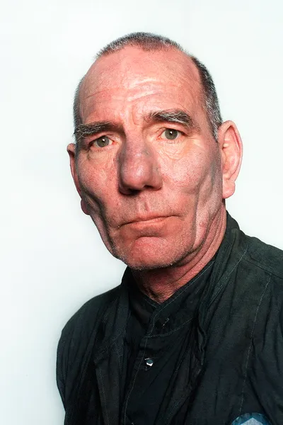 Pete Postlethwaite