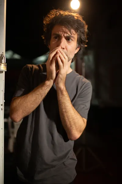 Quem tem com que me pague, não me deve nada