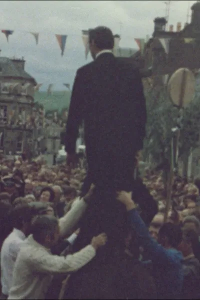 Drums in the Wallingate... Pipes in the Air...