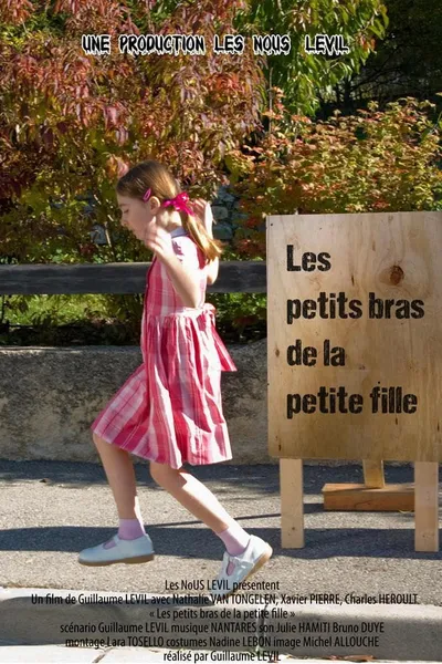 Les petits bras de la petite fille