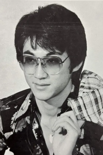 华伦