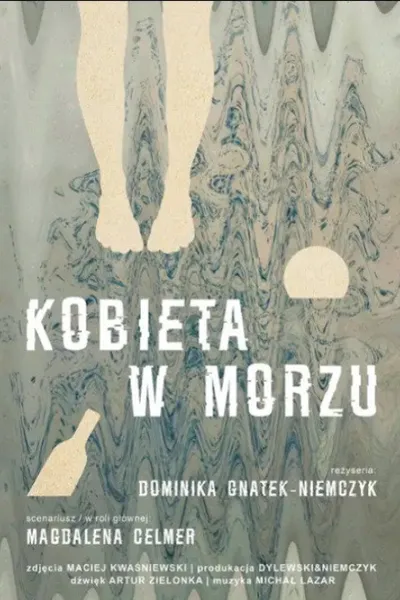 Kobieta w morzu