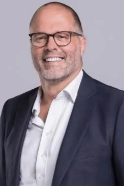 Martin Bayfield