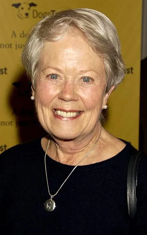 Annette Crosbie