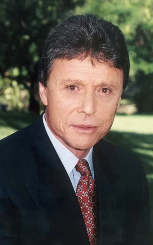 Enrique Novi