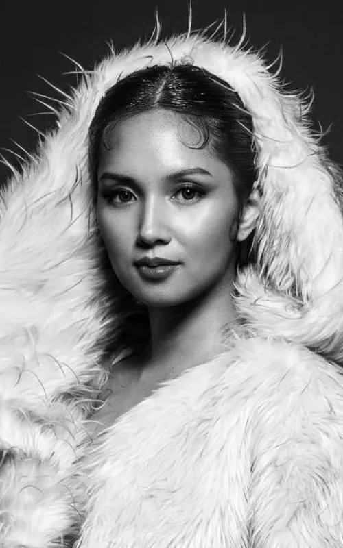 Roxanne Barcelo