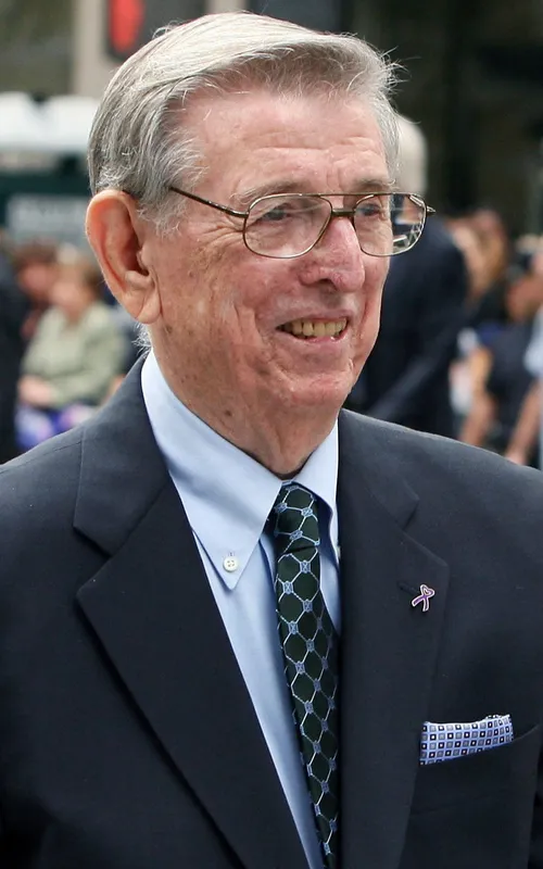 Lou Carnesecca