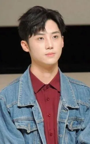 Qiu Junlong
