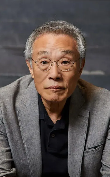 Hwang Sok-yong