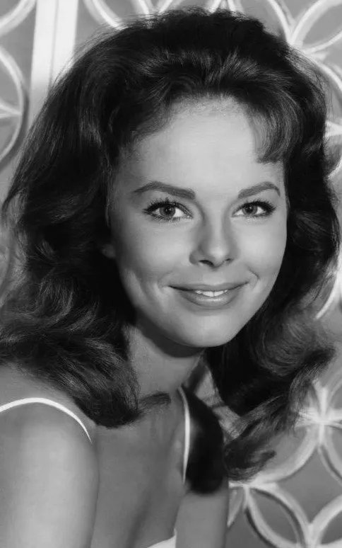 Anne Helm