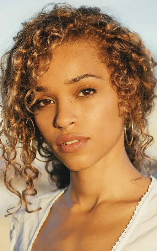 Izzy Bizu