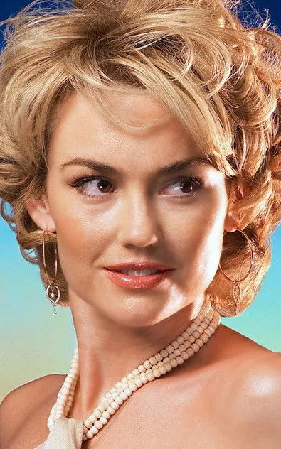 Kelly Carlson