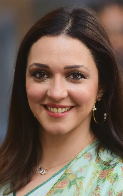 Nauheed Cyrusi