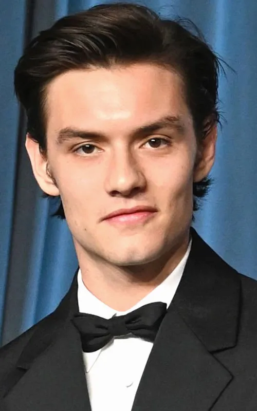 Louis Partridge