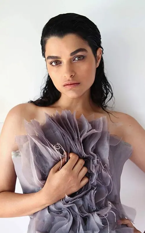 Eve Harlow