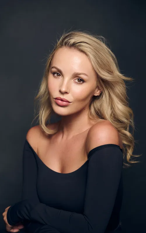 Betsy Blue-English