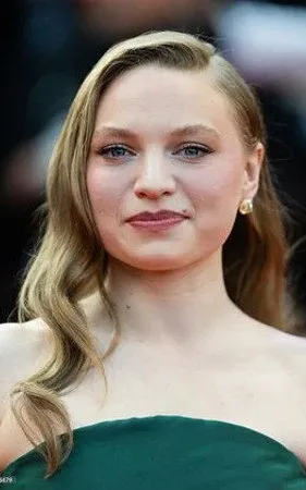Mia Threapleton