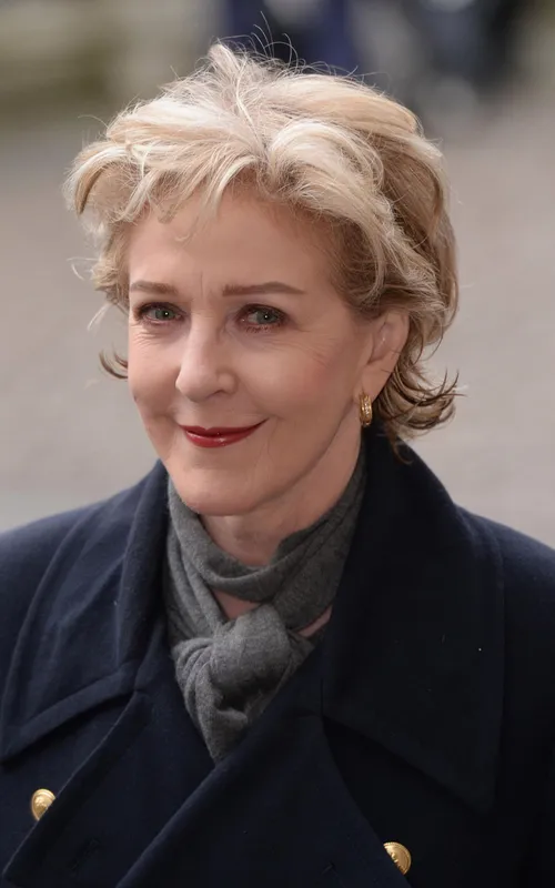 Patricia Hodge