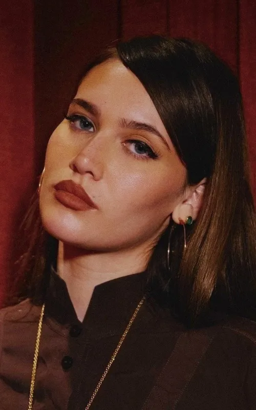 Sienna Spiro