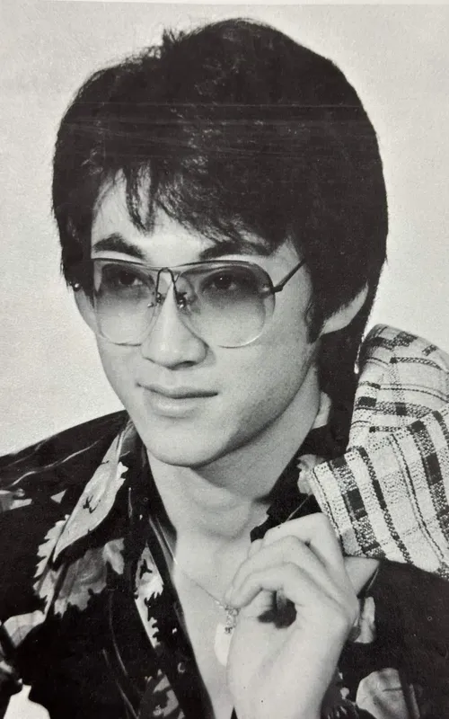 华伦