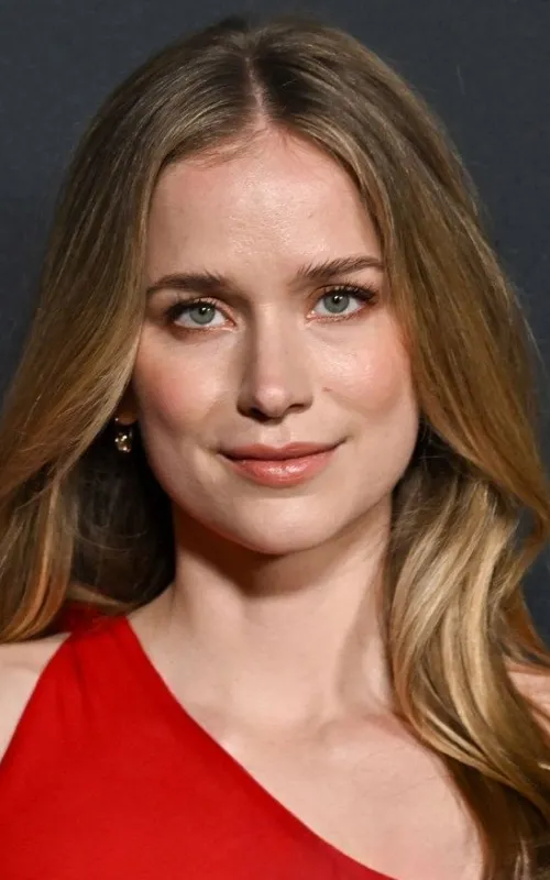 Elizabeth Lail